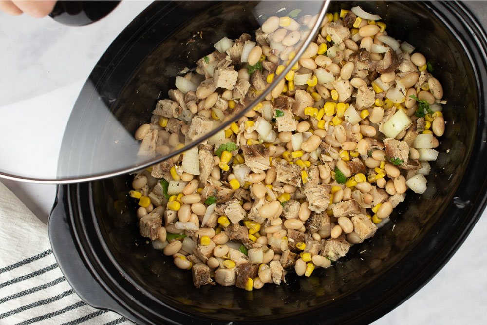 slow cooker white chicken chili in crockpot