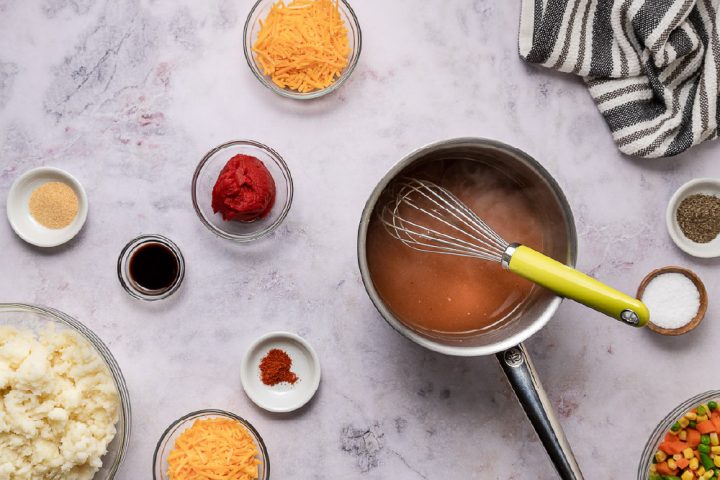 Brown gravy in a saucepan