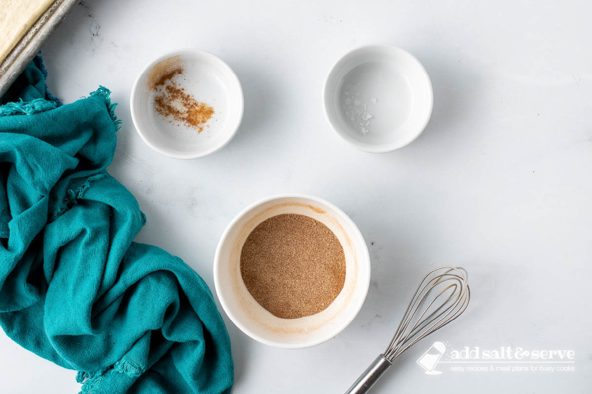 Mixture of sugar and cinnamon in a bowl.
